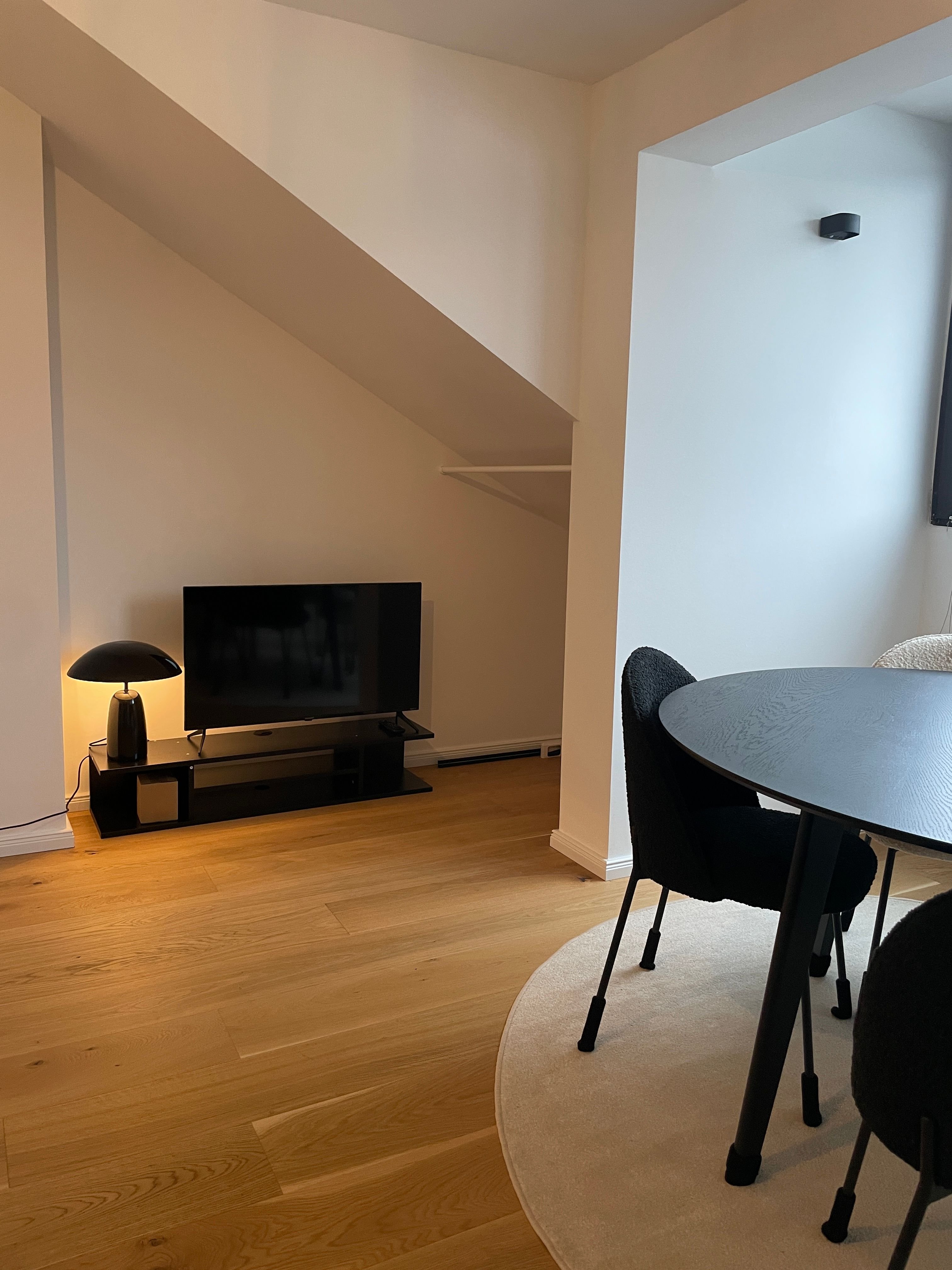 Studio zur Miete Wohnen auf Zeit 1.100 € 2 Zimmer 40 m²<br/>Wohnfläche 15.01.2025<br/>Verfügbarkeit Gladbacher Straße 15 Unterbilk Düsseldorf 40219