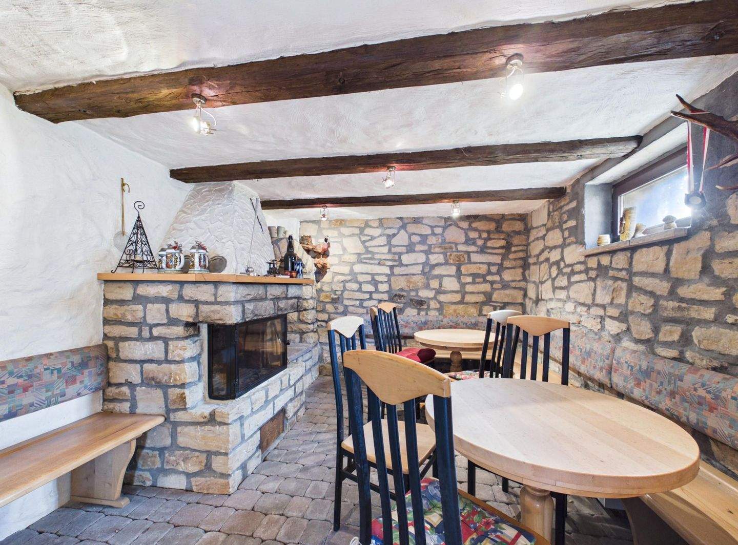 Immobilie in Petersberg - Familienfreundliches Einfamilienhaus mit Terrasse, Garten und Partykeller in Petersberg-Götzenhof - Bild 1