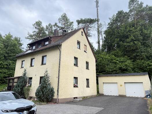 Mehrfamilienhaus zum Kauf als Kapitalanlage geeignet 295.000 € 8 Zimmer 179 m² 1.393 m² Grundstück Plecher Str. 21 Velden Velden 91235