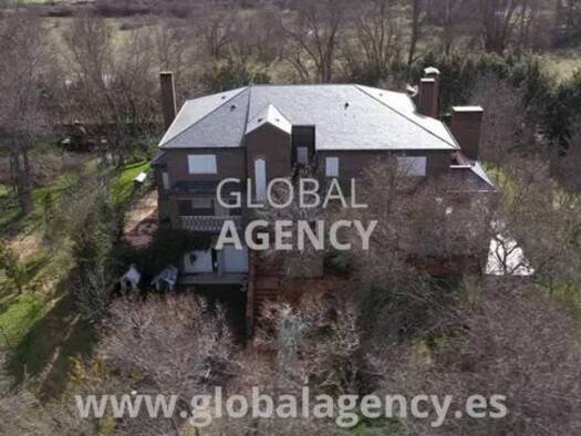 Chalet zum Kauf 3.000.000 € 8 Zimmer 1.200 m² San Lorenzo de El Escorial 28200