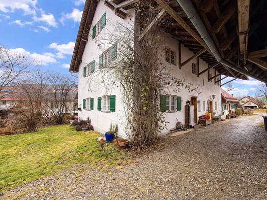 Bauernhaus zum Kauf 1.290.000 € 10 Zimmer 350 m² 9.716 m² Grundstück Bergstraße 2 Hinterholz Eurasburg 86495