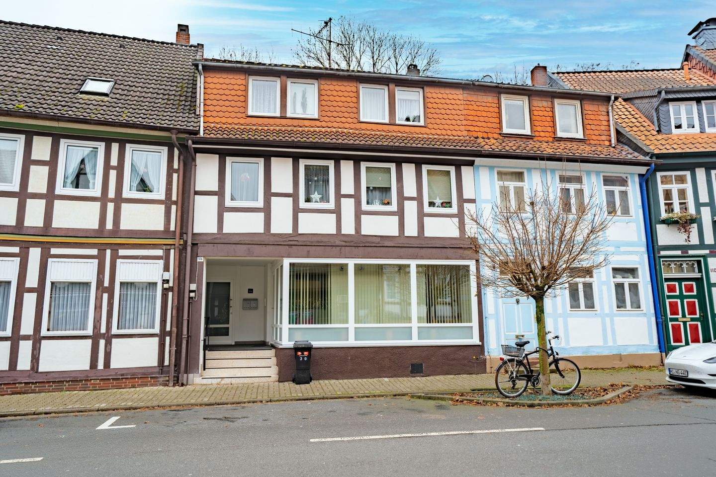 Immobilie in Bad Salzdetfurth - Flexibles Nutzungskonzept - Vom Wohn- und Geschäftshaus zum 2-Familienhaus - Bild 1