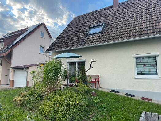 Einfamilienhaus zur Miete 930 € 6,5 Zimmer 110 m² 700 m² Grundstück frei ab 01.12.2025 Spaichingen 78549