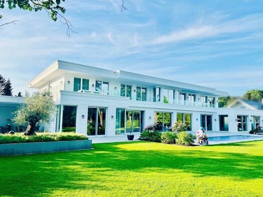 Villa zum Kauf 14 Zimmer 1.169 m² 3.141 m² Grundstück Großheide Nord 41063