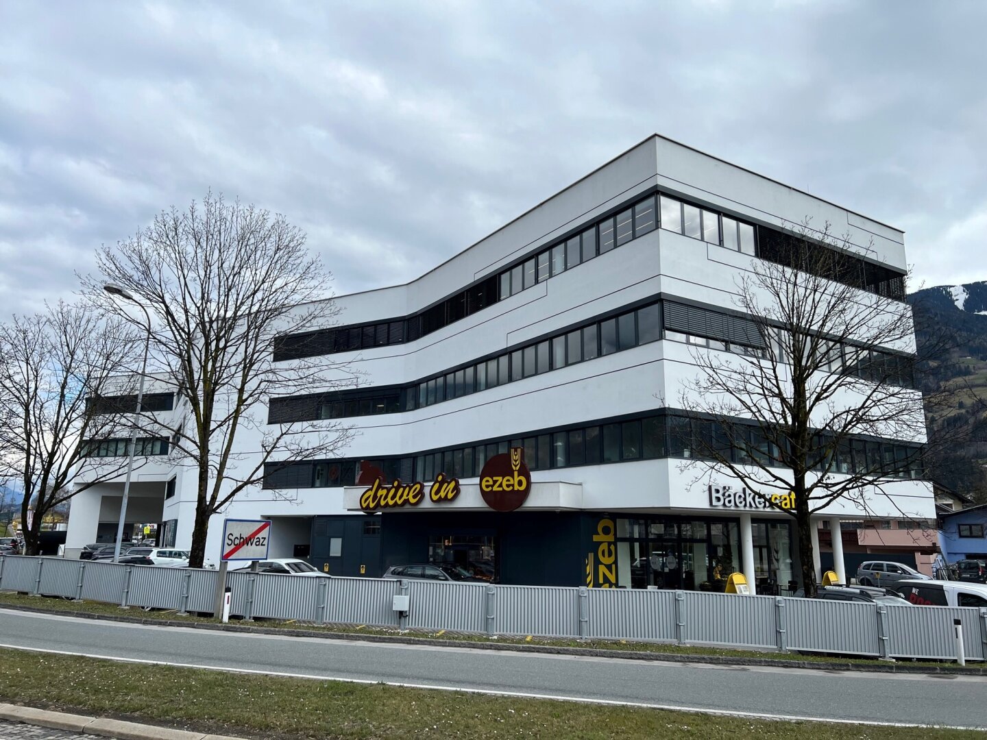 Büro-/Praxisfläche zur Miete 4.200 € 4 Zimmer 327 m²<br/>Bürofläche Schwaz 6130