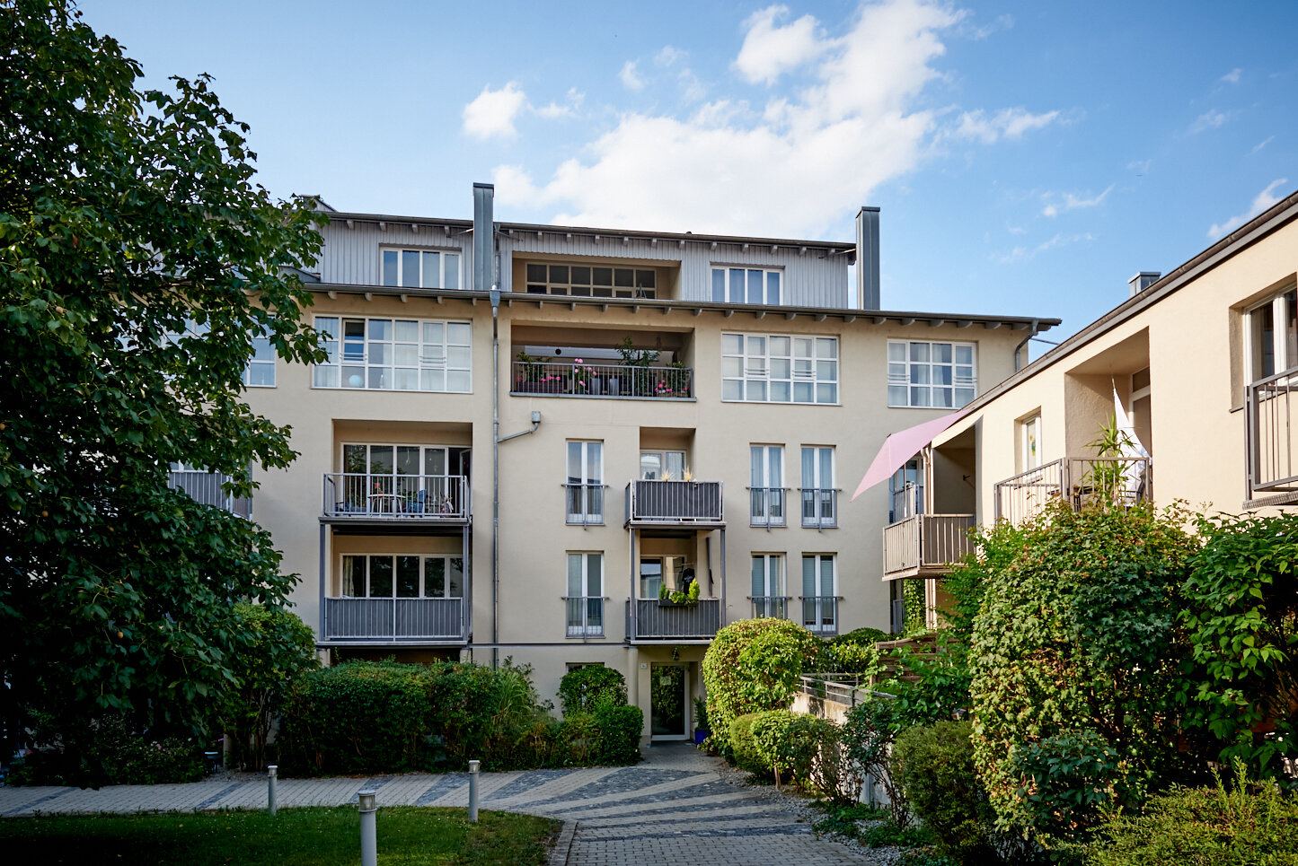 Terrassenwohnung zur Miete 895 € 3 Zimmer 81,3 m²<br/>Wohnfläche EG<br/>Geschoss ab sofort<br/>Verfügbarkeit Planungsbezirk 114 Straubing 94315