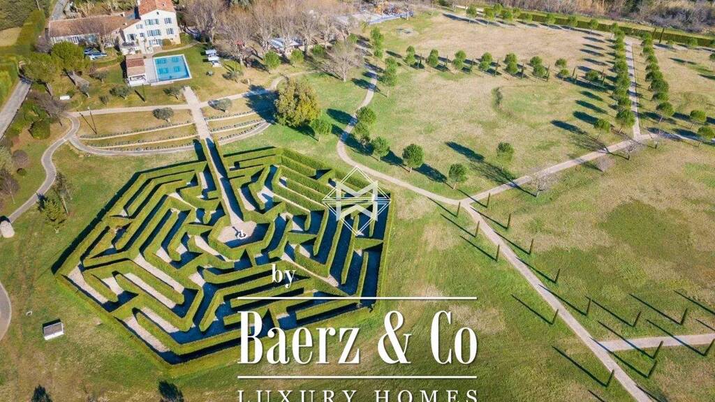 Haus zum Kauf 14.500.000 € 17 Zimmer 677 m² 99.024 m² Grundstück fayence 83440