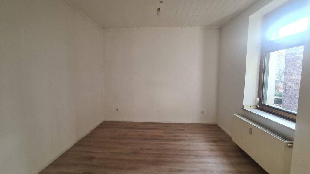 Wohnung zur Miete 300 € 2 Zimmer 35 m² 1. Geschoss Heerstraße 97 Hochfeld Duisburg 47053