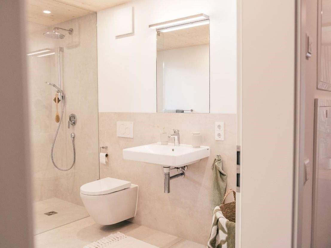 Immobilie in Oettingen i.Bay. - Stilvolle Erdgeschosswohnung in Oettingen - NEUWERTIG. ERSTKLASSIG. ZUKUNFTSORIENTIERT. - Bild 2