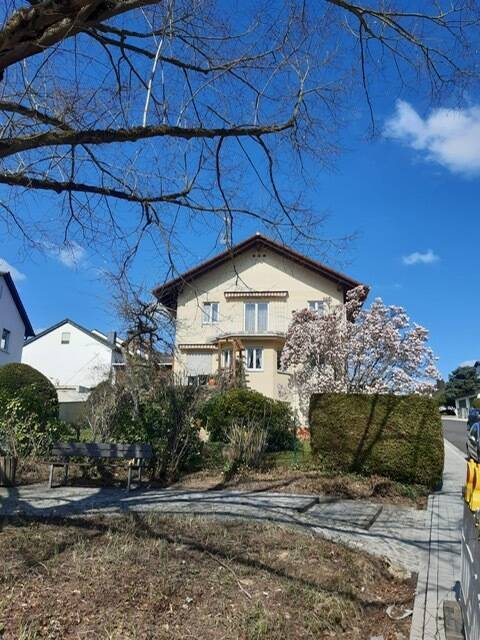 In einer bevorzugten Wohnlage von Goldbach befindet sich dieses sehr gepflegte Wohnhaus mit einer gelungenen Raumaufteilung