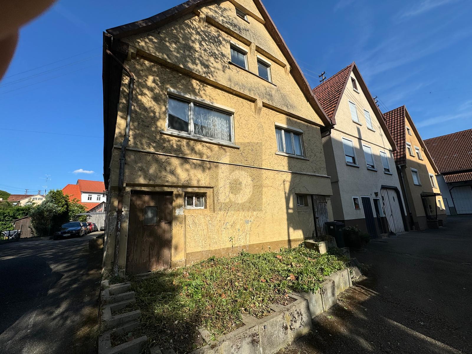 Mehrfamilienhaus zum Kauf 219.000 € 10 Zimmer 280 m²<br/>Wohnfläche 250 m²<br/>Grundstück Neuhausen Metzingen 72555