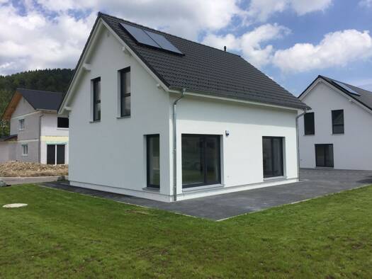 Einfamilienhaus zur Miete 1.610 € 4,5 Zimmer 131 m² 522 m² Grundstück frei ab 01.06.2026 Zimmern Immendingen 78194