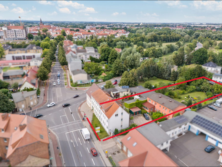 Mehrfamilienhaus zum Kauf 650.000 € 17 Zimmer 379 m²<br/>Wohnfläche 1.599 m²<br/>Grundstück Plauer Viertel Güstrow 18273