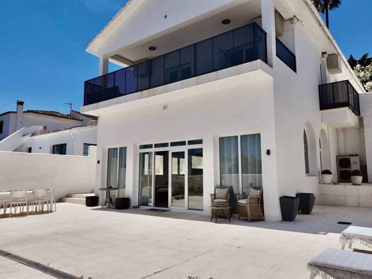 Chalet zum Kauf 1.395.000 € 4 Zimmer 327 m² 875 m² Grundstück Marbella 29660