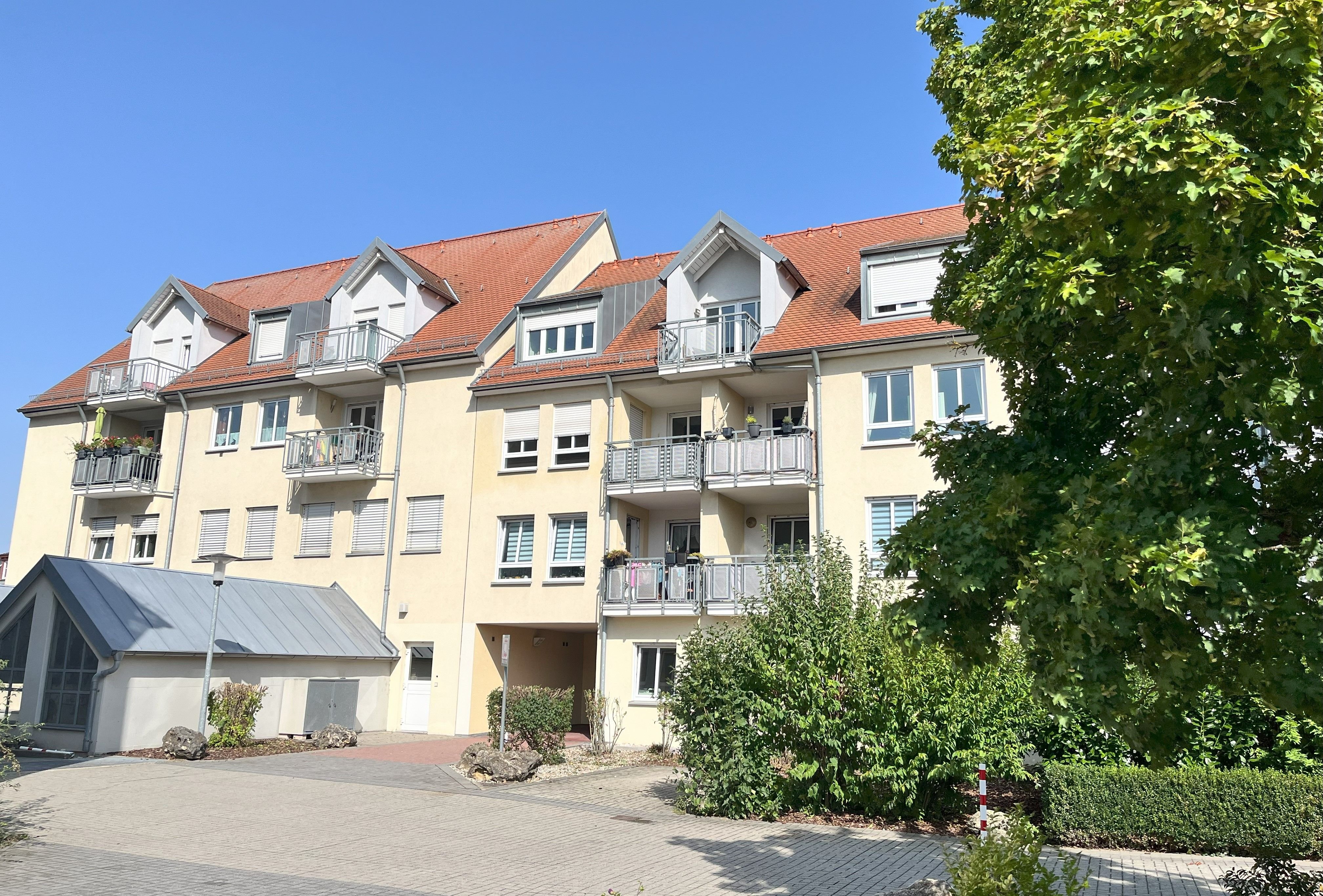 Wohnung zur Miete 570 € 2 Zimmer 51 m²<br/>Wohnfläche 2.<br/>Geschoss ab sofort<br/>Verfügbarkeit Münchener Straße 31 a Roth Roth 91154