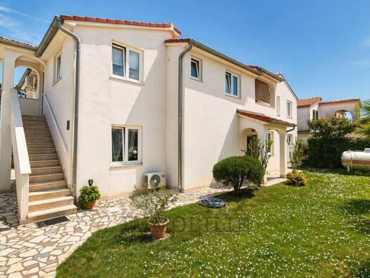 Haus zum Kauf 670.000 € 10 Zimmer 230 m² Funtana Funtana