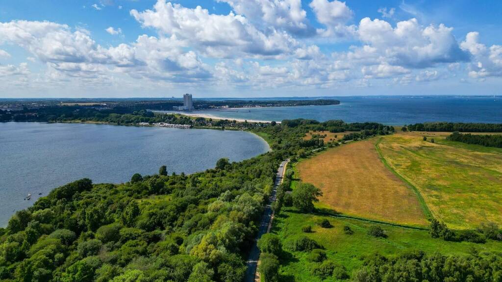 Doppelhaushälfte zum Kauf 309.000 € 5 Zimmer 113 m² 2.608 m² Grundstück Pötenitz Dassow 23942