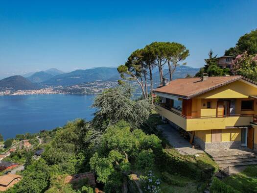 Villa zur Miete 5 Zimmer 279 m² 2.000 m² Grundstück Laveno Mombello 21014