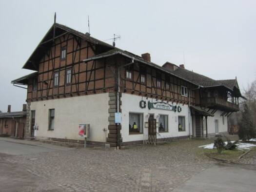 Haus zum Kauf 99.000 € 10 Zimmer 303 m² 1.387 m² Grundstück Krakower Straße 13 Kuchelmiß 18292