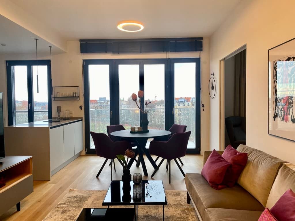 Wohnung zur Miete Wohnen auf Zeit 4.500 € 4 Zimmer 74 m²<br/>Wohnfläche ab sofort<br/>Verfügbarkeit Wilhelm-Caspar-Wegely-Platz Charlottenburg Berlin 10623