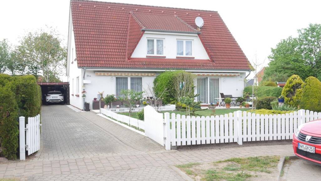 Doppelhaushälfte zum Kauf 199.000 € 4 Zimmer 96 m² 319 m² Grundstück Bad Kleinen 23996