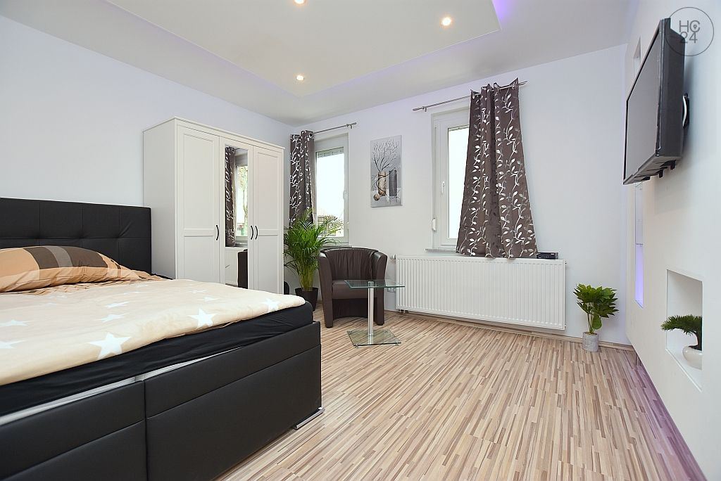 Wohnung zur Miete Wohnen auf Zeit 1.190 € 1 Zimmer 33 m²<br/>Wohnfläche 01.02.2025<br/>Verfügbarkeit Zuffenhausen - Hohenstein Stuttgart 70435