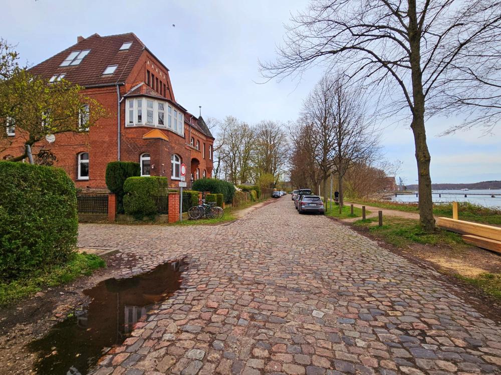 Mehrfamilienhaus zum Kauf als Kapitalanlage geeignet 1.900.000 € 25 Zimmer 814 m²<br/>Wohnfläche 2.178 m²<br/>Grundstück Friedrichsort Kiel 24159