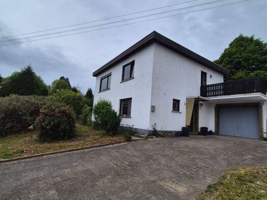 Einfamilienhaus zum Kauf als Kapitalanlage geeignet 197.000 € 8 Zimmer 235 m² 1.276 m² Grundstück Hintereck 4 Herborn 55758
