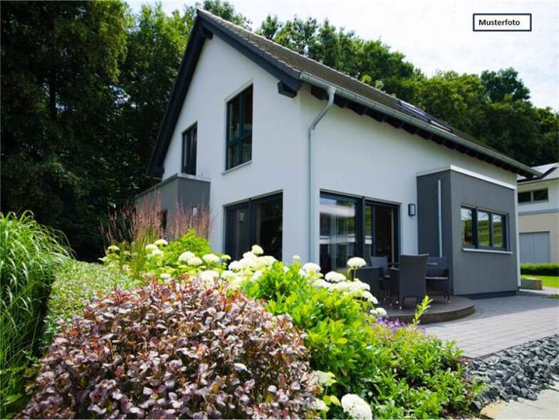 Haus zur Zwangsversteigerung provisionsfrei 40.000 € 150 m² 1.824 m² Grundstück Lauchhammer Lauchhammer 01979