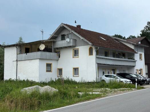 Mehrfamilienhaus zum Kauf provisionsfrei 239.000 € 10 Zimmer 225 m² Viechtacher Straße 1 Pirka Viechtach 94234