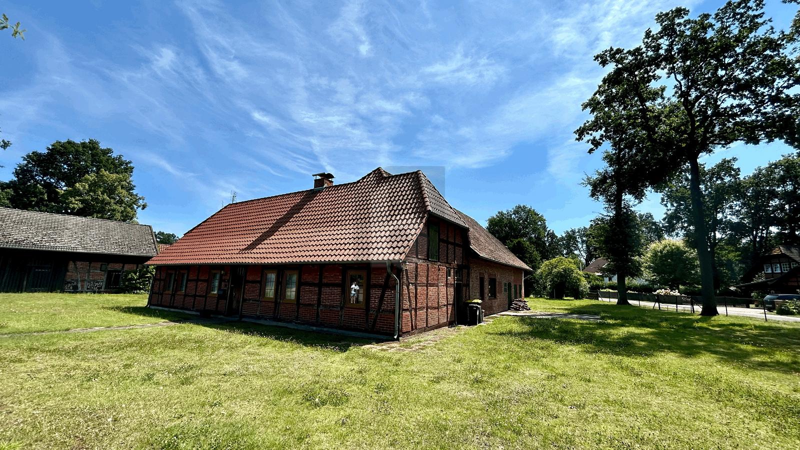 Bauernhaus zum Kauf 300.000 € 7 Zimmer 130 m²<br/>Wohnfläche 2.424 m²<br/>Grundstück Wieckenberg Wietze 29323