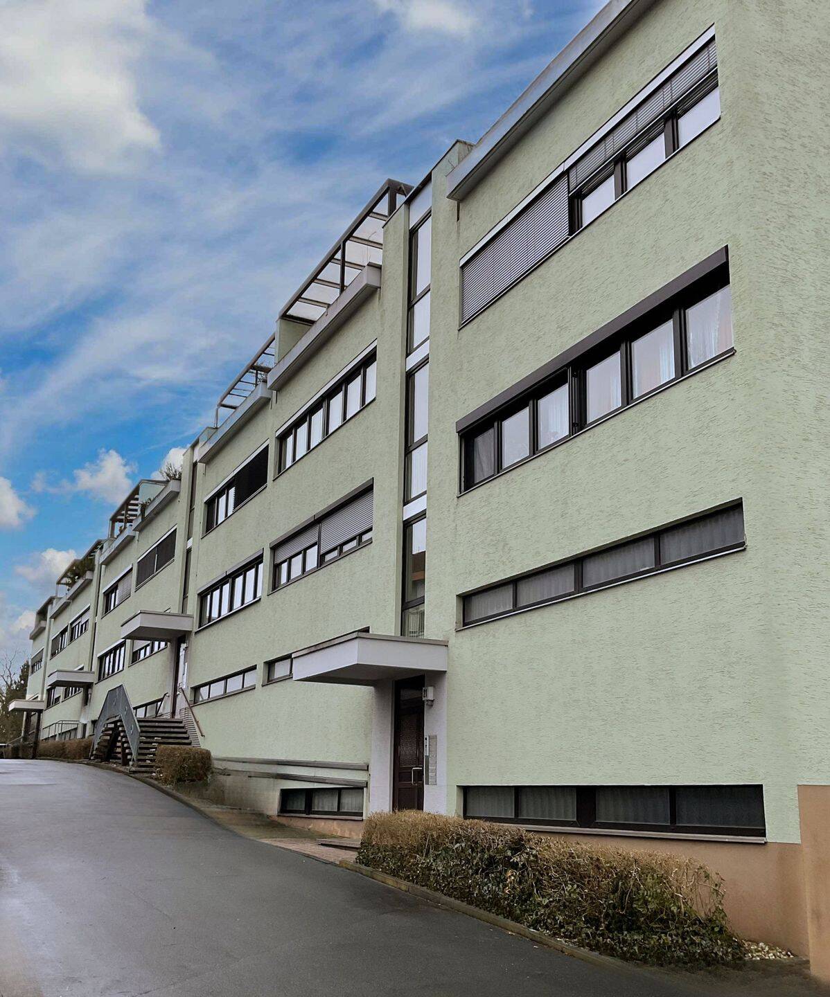 Immobilie in Fulda - Lichtdurchflutete Eigentumswohnung mit zwei Balkonen  in zentraler Stadtlage                  , solide Kapitalanlage  mit nachhaltigem Wertpotenzial - Bild 2