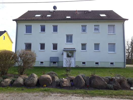 Wohnung zur Miete 600 € 2,5 Zimmer 61,2 m² Geschoss EG/2 frei ab sofort Hauptstraße 3 Menzendorf 23923