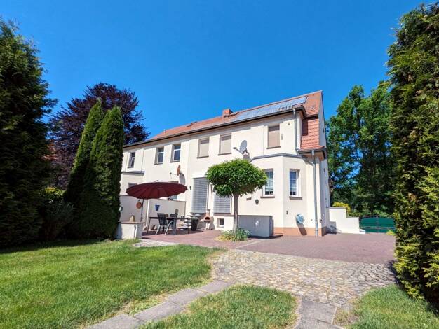 Doppelhaushälfte zum Kauf 260.000 € 6 Zimmer 159 m² 912 m² Grundstück Lauta Lauta 02991
