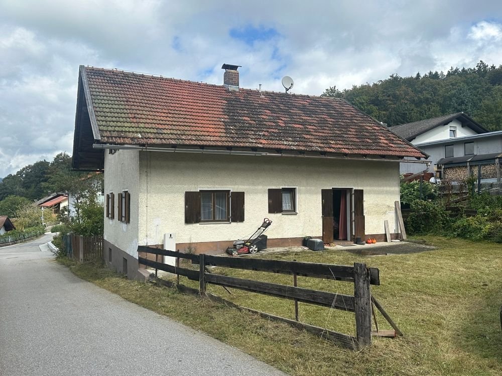 Einfamilienhaus zum Kauf 130.000 € 6 Zimmer 120 m²<br/>Wohnfläche 687 m²<br/>Grundstück Lichteneck Grafenau 94481