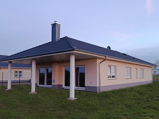 Bungalow zum Kauf - Erstbezug provisionsfrei 374.500 € 5 Zimmer 138 m² 933 m² Grundstück frei ab sofort Stendaler Chaussee 8 Eichstedt Eichstedt (Altmark) 39596