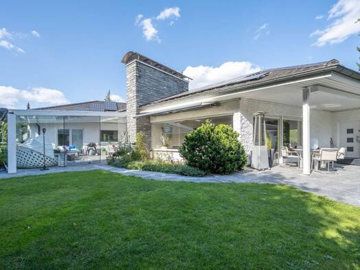 Bungalow zum Kauf 1.850.000 € 8 Zimmer 276 m² 2.393 m² Grundstück frei ab 01.11.2026 Maichingen Sindelfingen 71069
