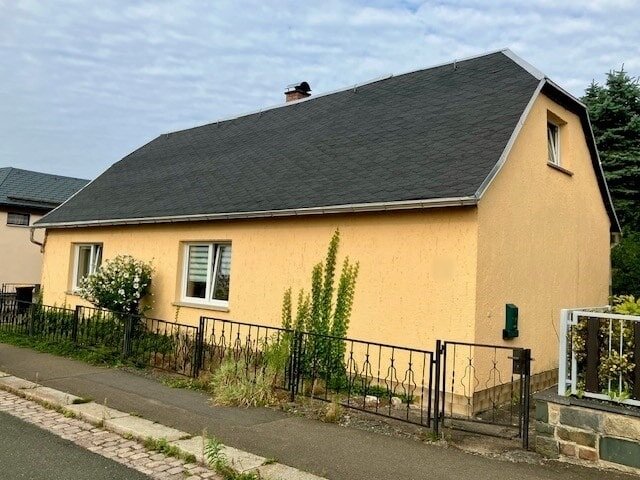 Einfamilienhaus zum Kauf 75.000 € 7 Zimmer 115 m²<br/>Wohnfläche 330 m²<br/>Grundstück Treuen Treuen 08233