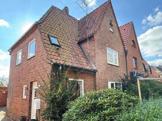 Doppelhaushälfte zum Kauf 198.000 € 4 Zimmer 108 m² 714 m² Grundstück Rendsburg 24768