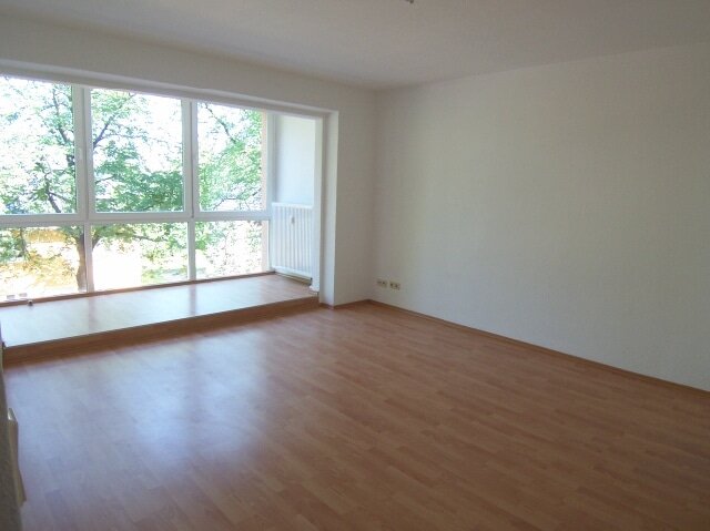 Wohnung zur Miete 499 € 2 Zimmer 55,5 m²<br/>Wohnfläche 2.<br/>Geschoss 01.04.2025<br/>Verfügbarkeit Kastanienstraße 4 Leuben (Stephensonstr.) Dresden 01257