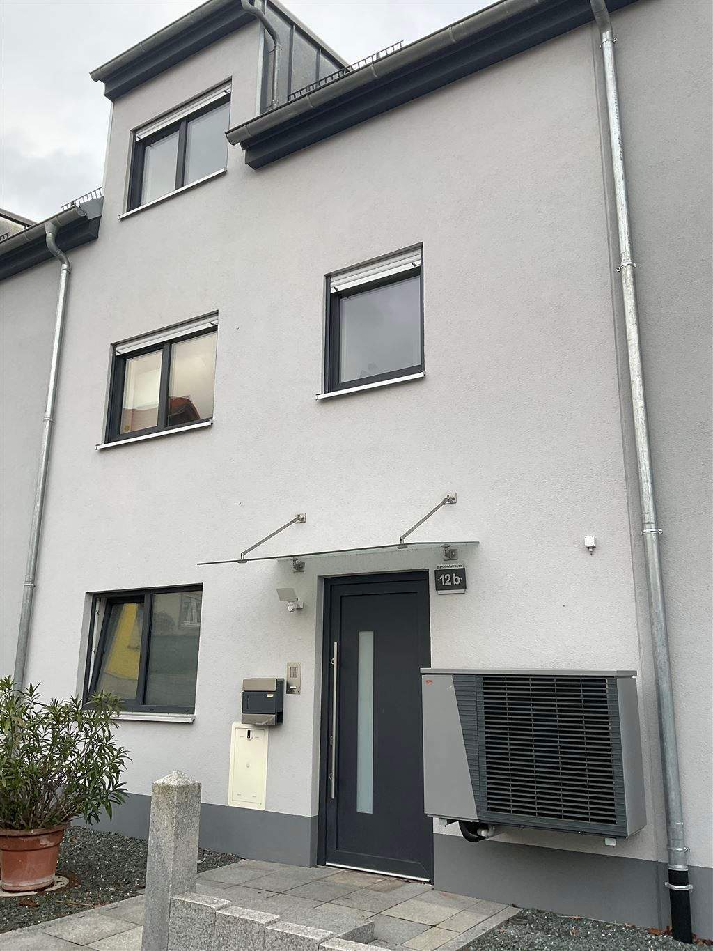 Immobilie in Frensdorf - Reihenmittelhaus im Herzen von Frensdorf zu verkaufen! - Neubau von 2021! - Bild 0