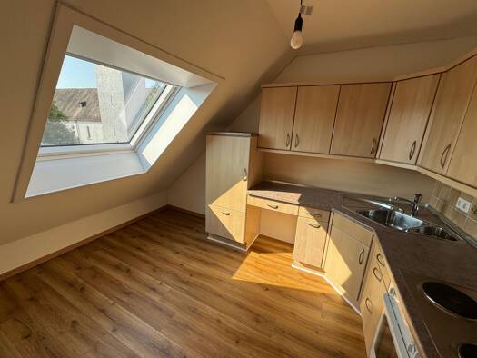 Wohnung zur Miete 770 € 2,5 Zimmer 77,2 m² frei ab sofort Uhlandstraße 1 Hammerweg Weiden in der Oberpfalz 92637
