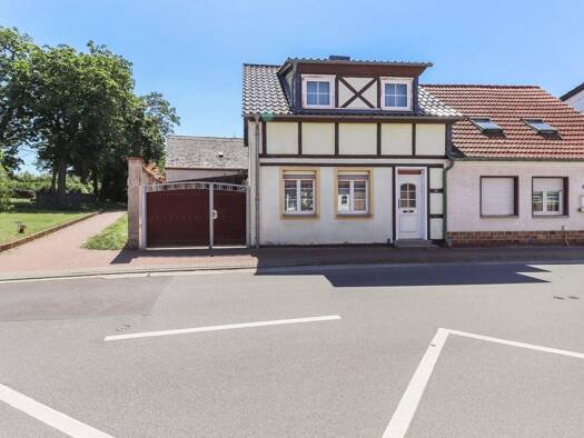 Doppelhaushälfte zum Kauf 69.000 € 4 Zimmer 100 m² 243 m² Grundstück Bismark 39629