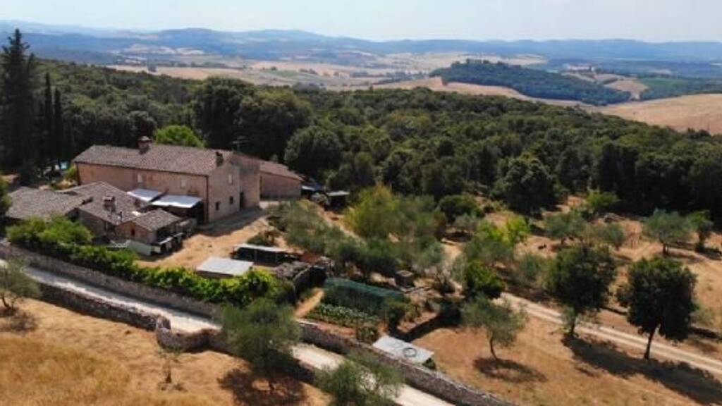 Bauernhaus zum Kauf 1.250.000 € 7 Zimmer 413 m² 30.000 m² Grundstück frei ab sofort Siena
