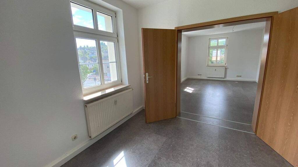 Wohnung zur Miete 775 € 5 Zimmer 120 m² 1. Geschoss frei ab sofort Auerbacher Straße 10 Gornsdorf 09390