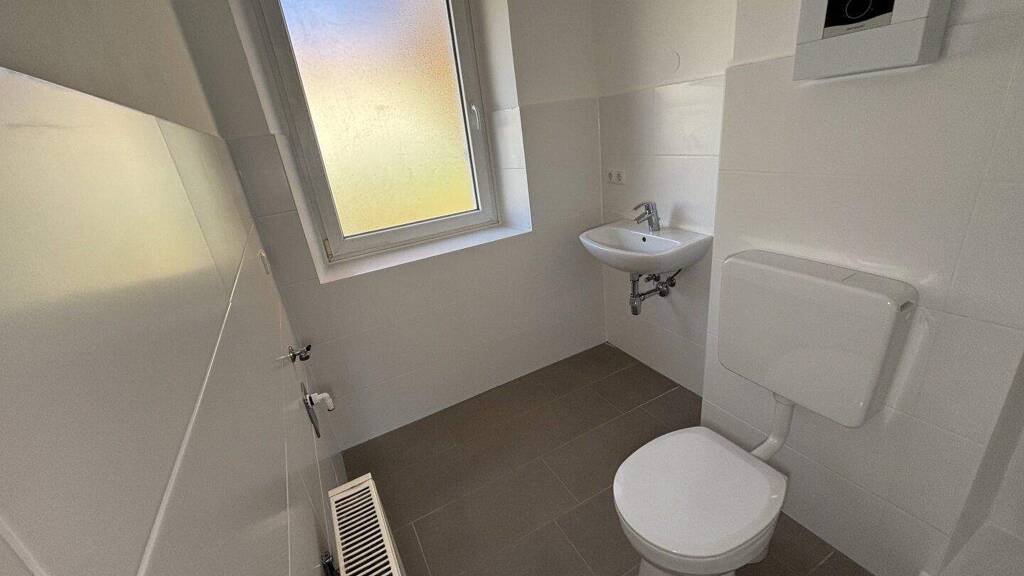 Wohnung zur Miete 270 € 2,5 Zimmer 51,3 m² EG frei ab sofort Paulus-Wörndl-Platz Hinterberg Steyr 4400