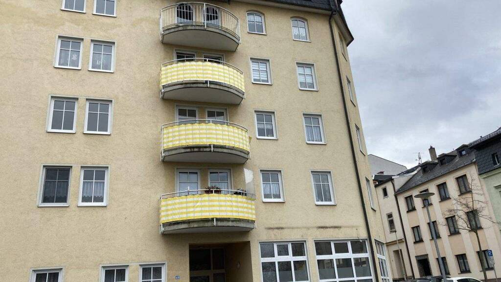 Wohnung zur Miete 326 € 2 Zimmer 50,2 m² 1. Geschoss Burgstraße 49 Westend Plauen 08523