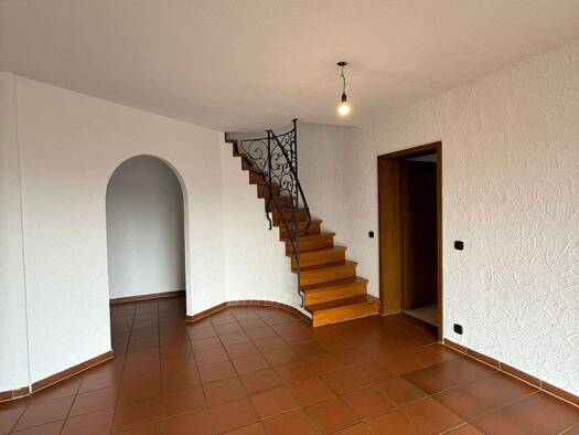 Maisonette zur Miete 1.500 € 5 Zimmer 160 m² 2. Geschoss frei ab sofort Pfaffenhäule 50 Singen 78224