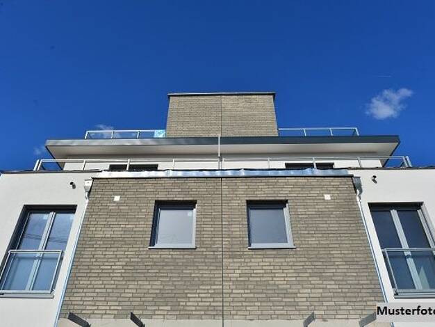 Doppelhaushälfte zum Kauf 55.000 € 1 Zimmer 70 m² 349 m² Grundstück Höchberg 97204