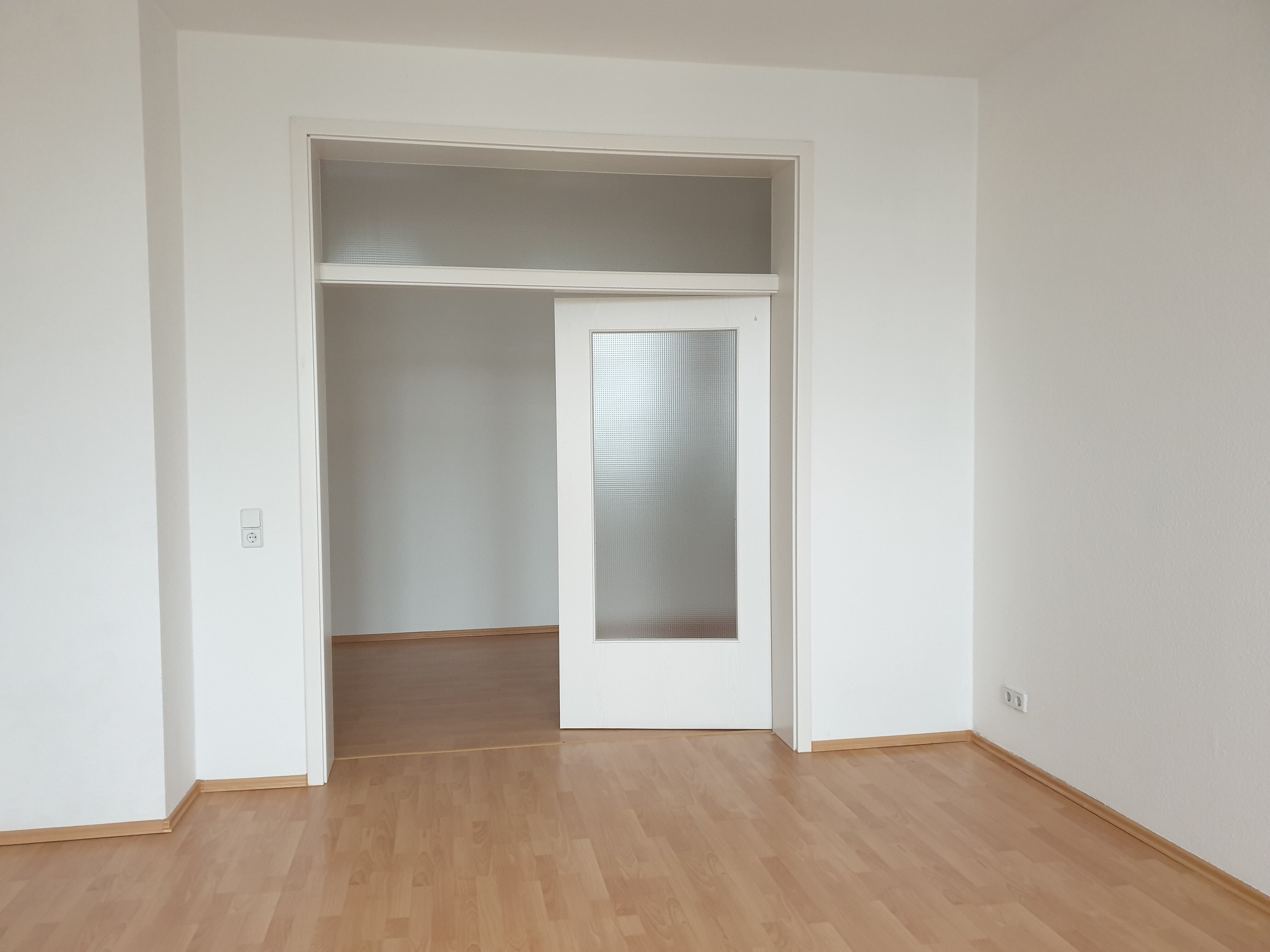 Wohnung zur Miete 690 € 3 Zimmer 100 m²<br/>Wohnfläche 1.<br/>Geschoss ab sofort<br/>Verfügbarkeit Lauter Lauter-Bernsbach 08315